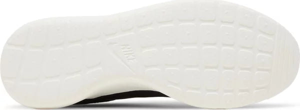 Nike roshe one white with sales black swoosh